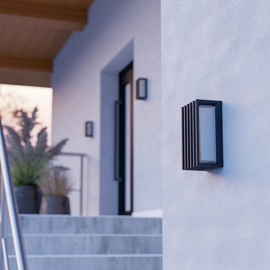 LED utevegglampe Genovese med bevegelsessensor svart IP65 - EGLO