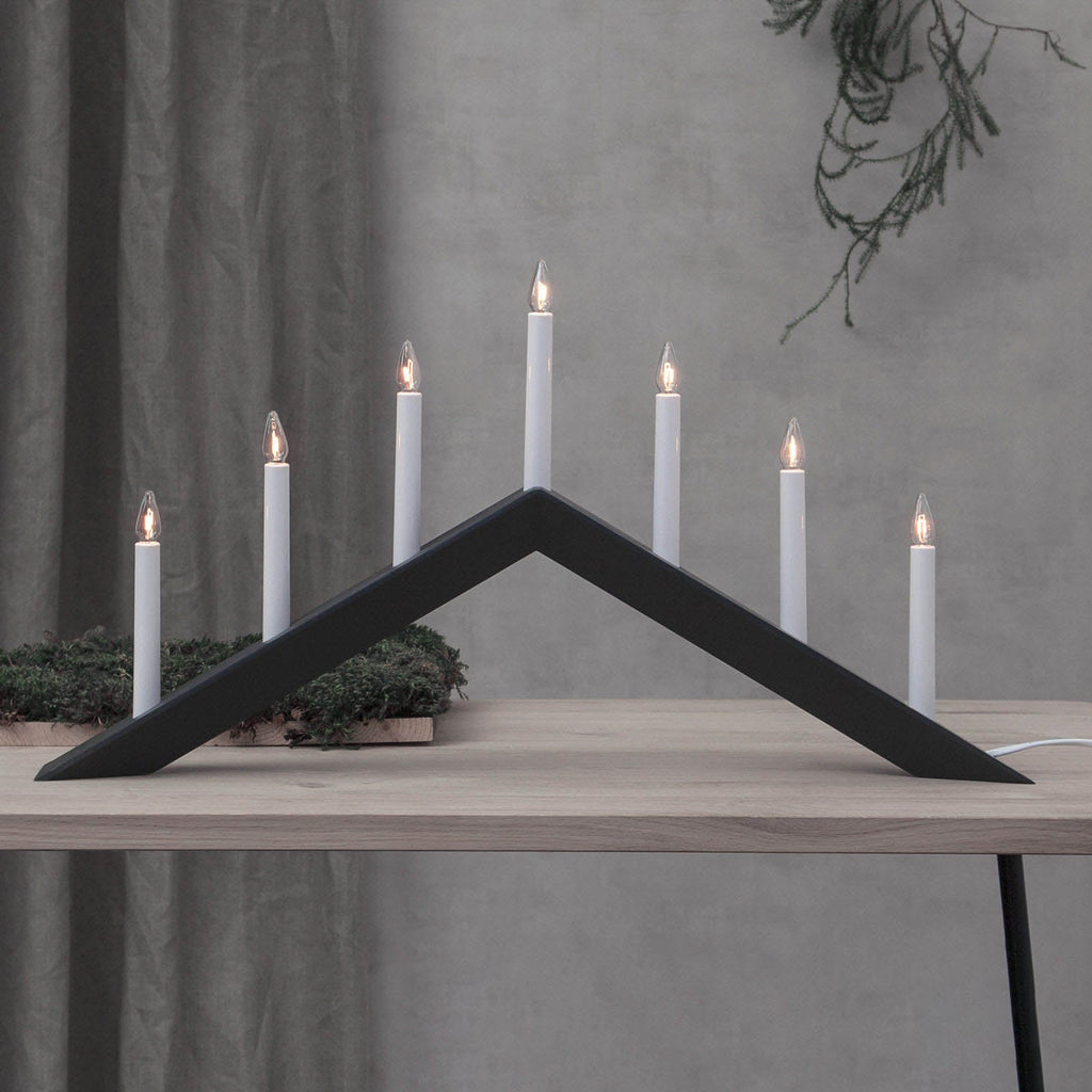 Adventsstake Arrow 7 lys tre 69 cm detalj av lys