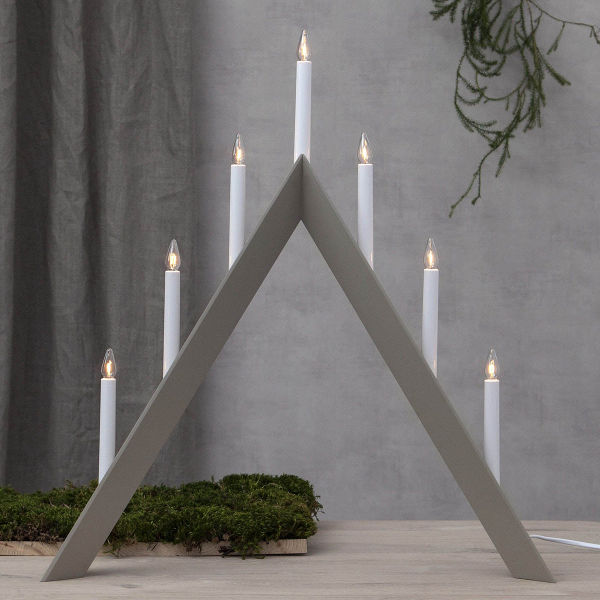 Adventsstake Arrow 7 lys tre 60 cm bryter på ledning