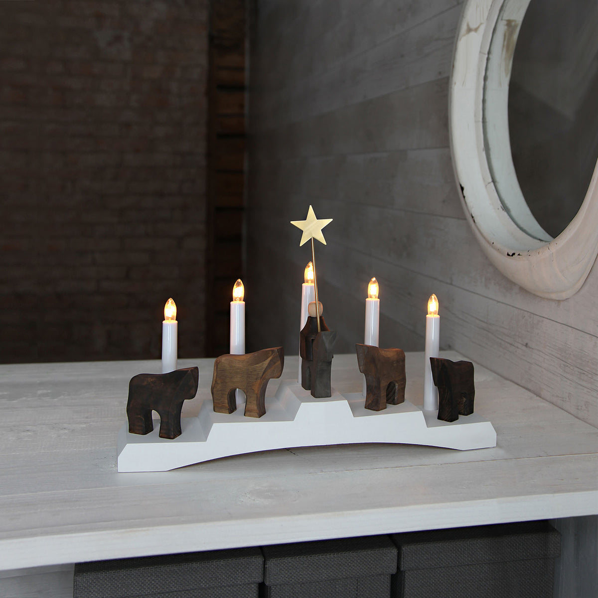 Nærbilde av lys på Adventsstake Staffans fålar 5 lys tre hvit/brun 45 cm