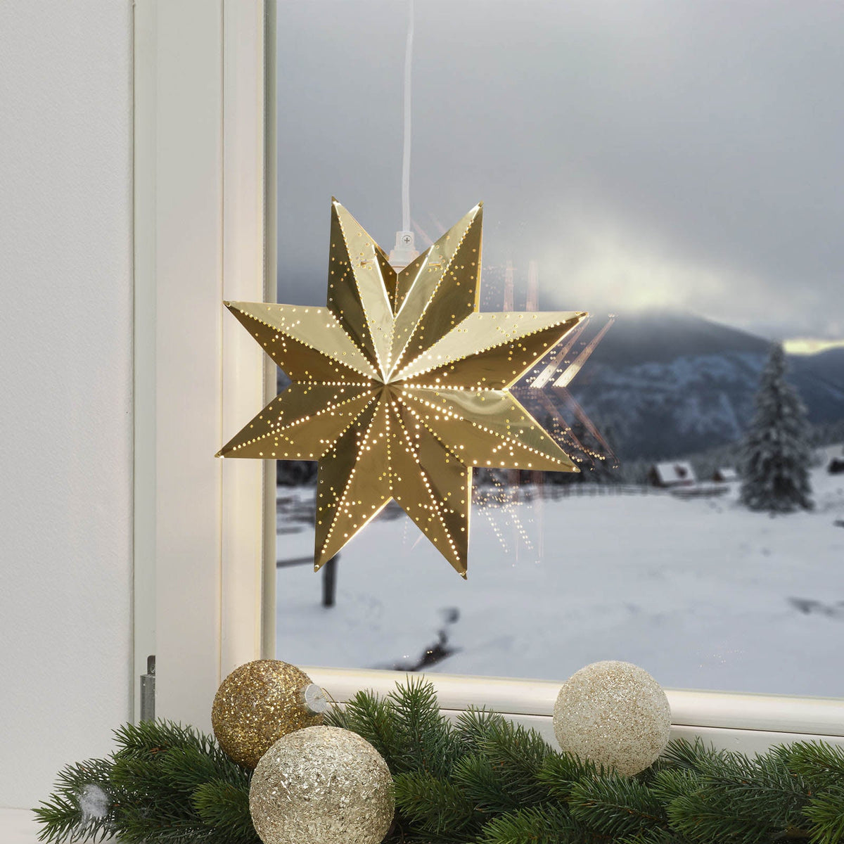 Detalj av Adventsstjerne perforert metall messing Ø28 cm E14 - STAR TRADING