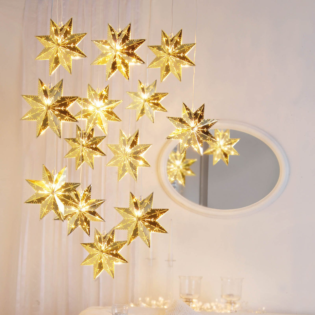 Nærbilde av perforert metall på Adventsstjerne perforert metall messing Ø28 cm E14 - STAR TRADING