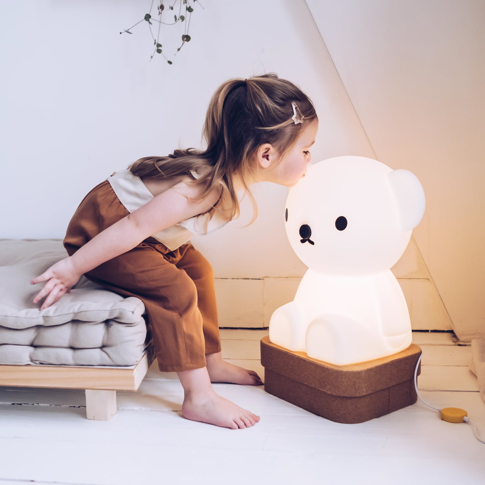 Barnelampe Boris Star Light dimbar hvit detalj av dimmer