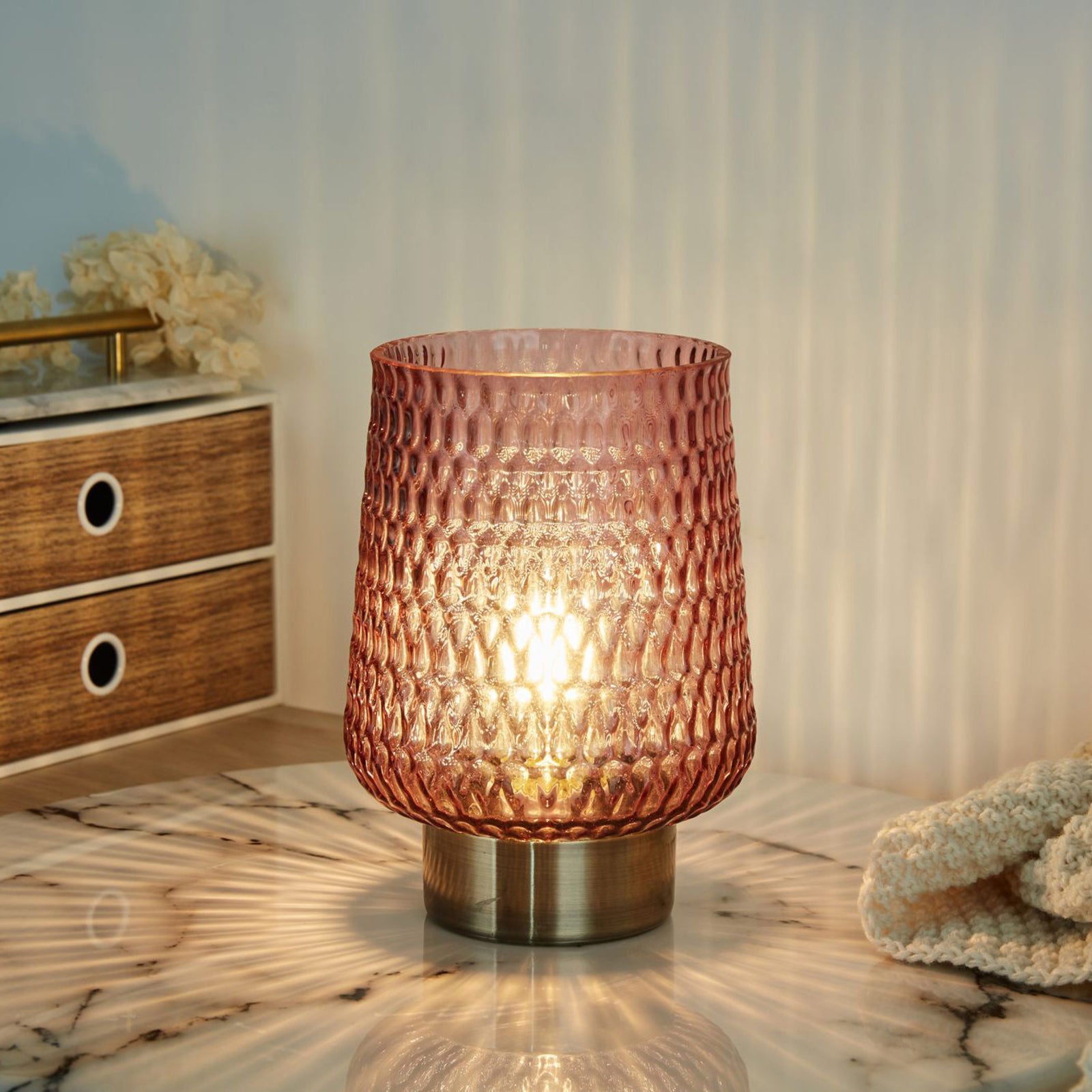 Detalj av glass på Batteridrevet LED bordlampe Rose Glamour glass rosé