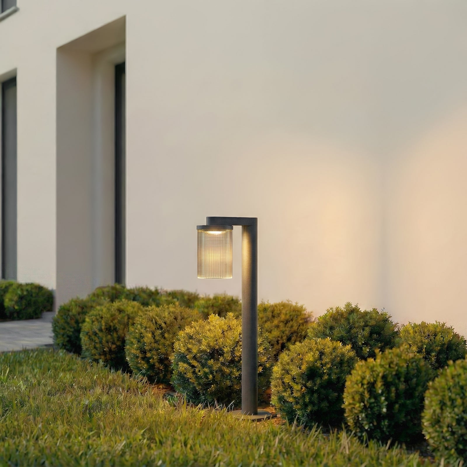 Beelia LED sti-lampe antrasitt riflet glass bakside