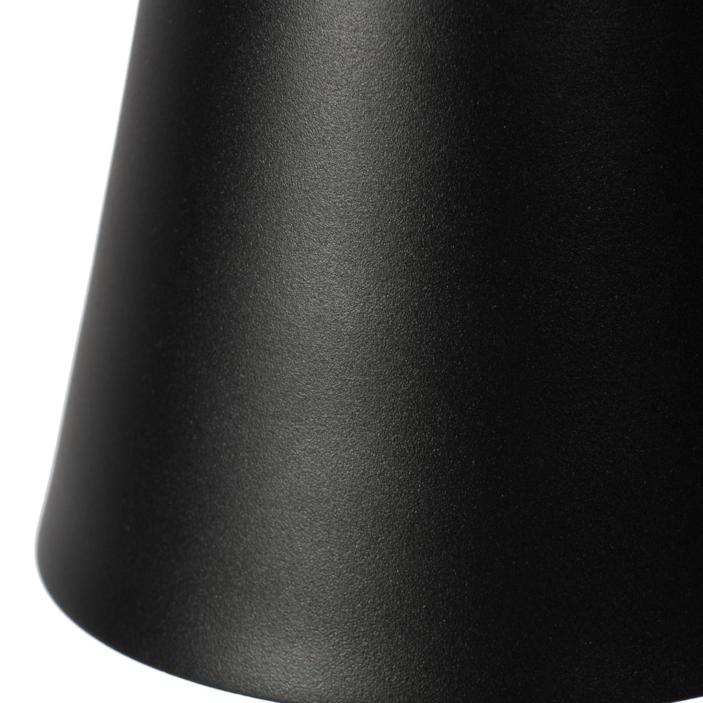 Bordlampe Janea TWIN svart metall i bruk med dimmet lys
