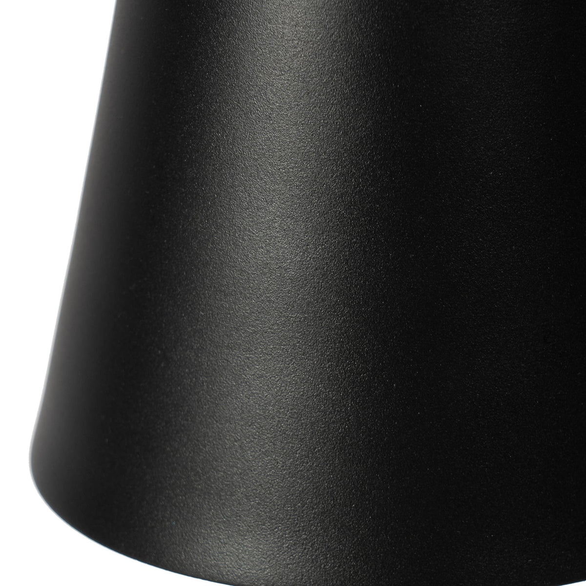 Bordlampe Janea TWIN svart metall i bruk med dimmet lys