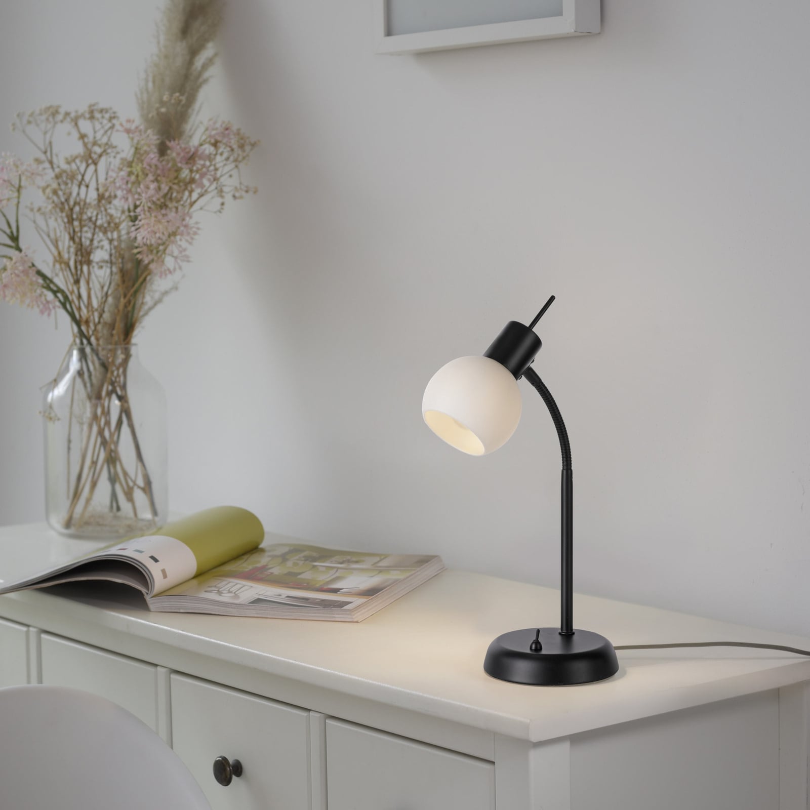 Bordlampe Loki svart jern satinert glass bakside
