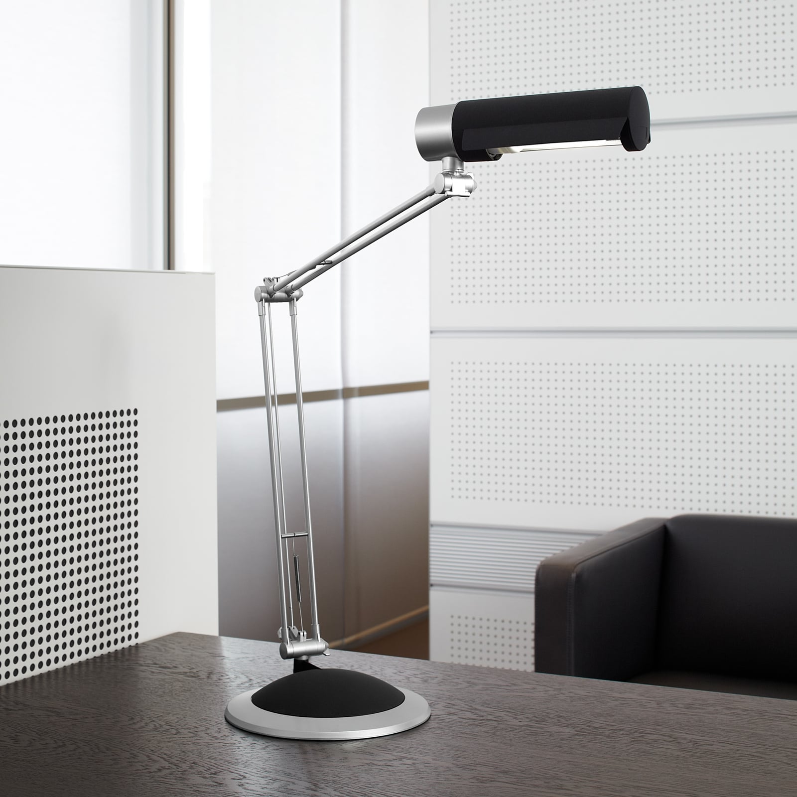 Bordlampe MAULoffice svart/sølv E27 12W høyde 56 cm forfra