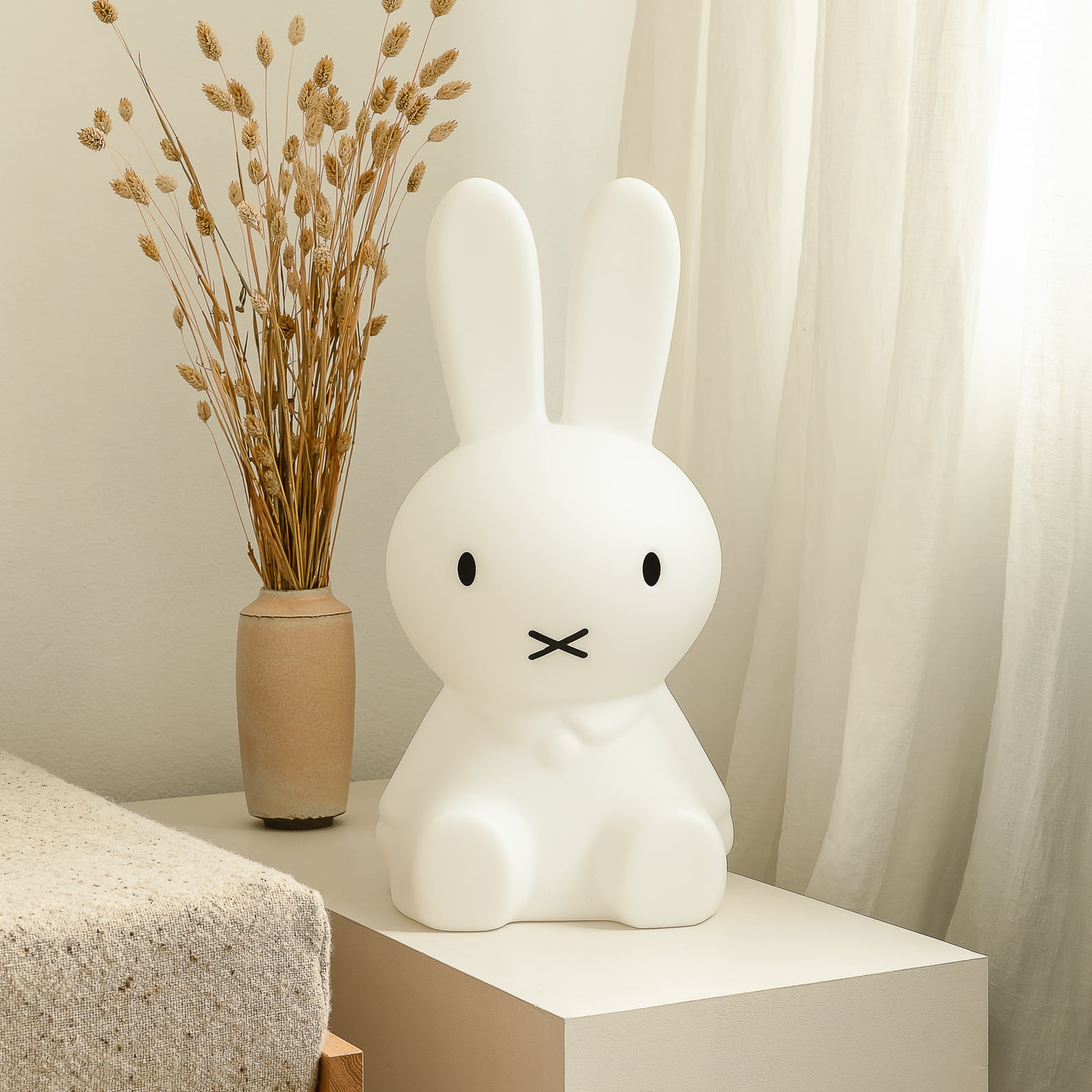 Bordlampe Miffy Star Light dimbar hvit 50 cm detalj av lys