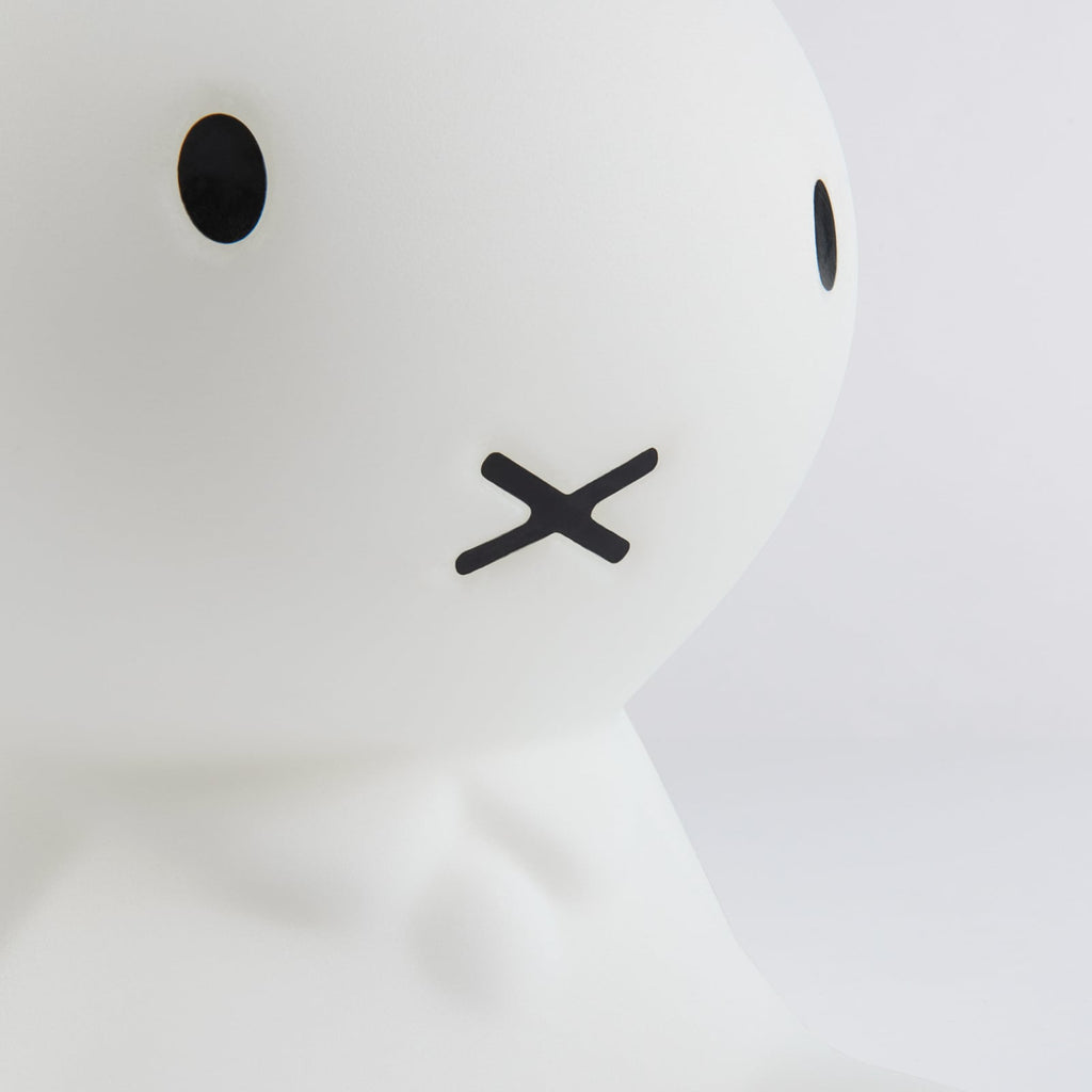 Bordlampe Miffy Star Light dimbar hvit 50 cm i barnerom