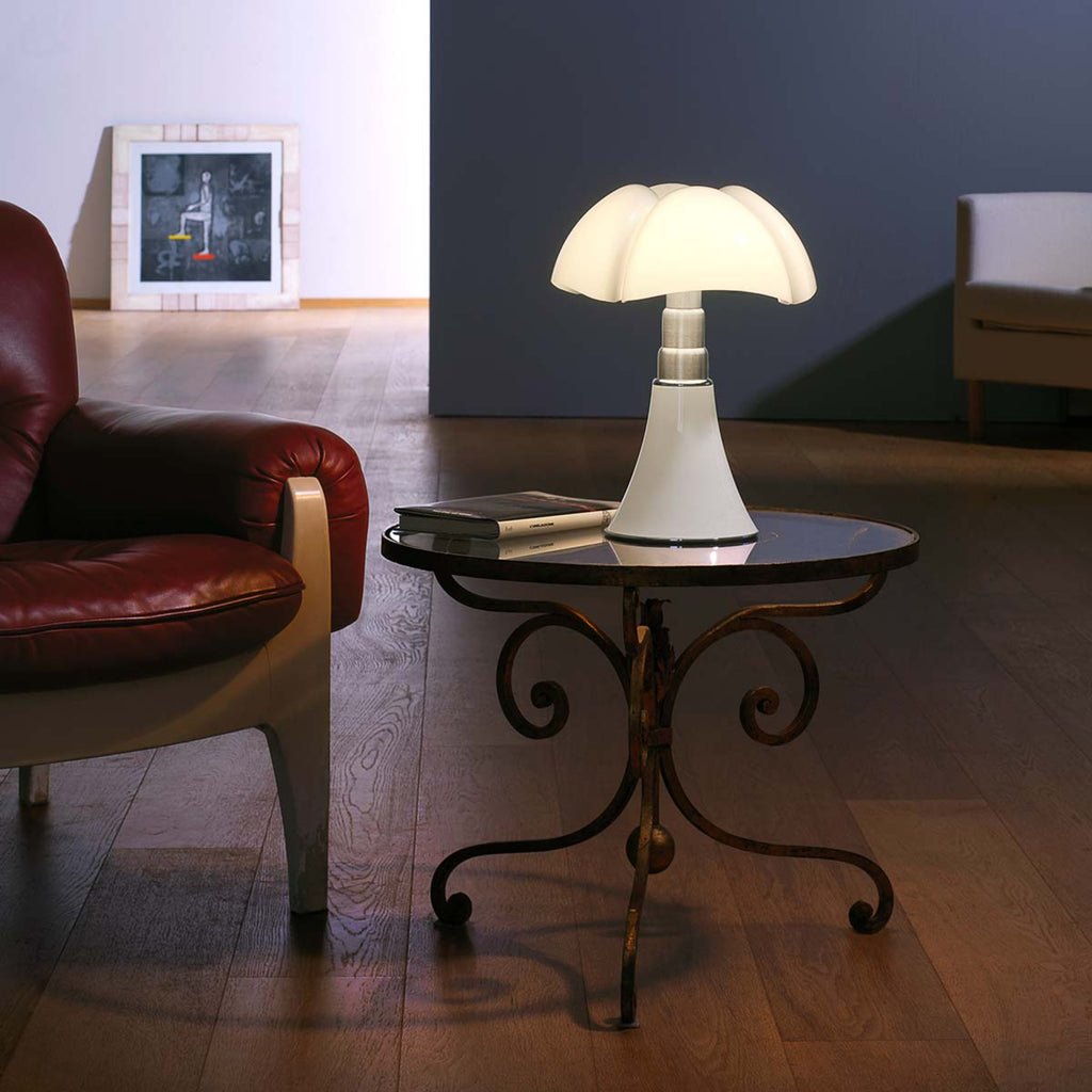 Detalj av bordlampe Minipipistrello dimbar hvit LED