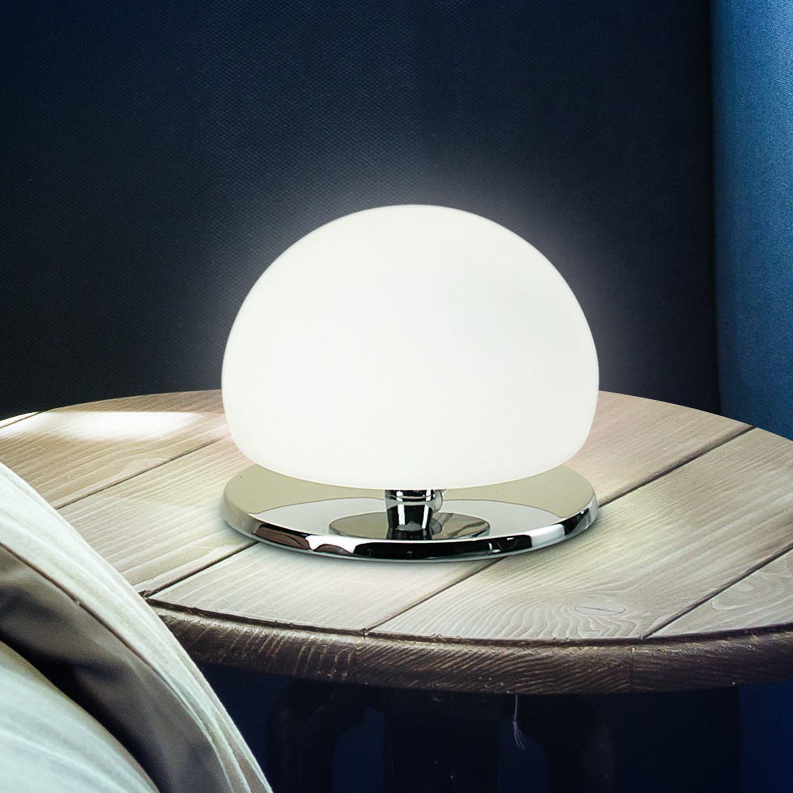Bordlampe Morgana krom/hvit glass forfra