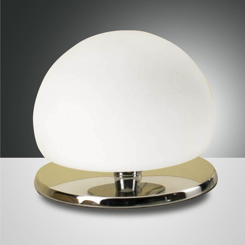 Bordlampe Morgana krom/hvit glass montert på bord