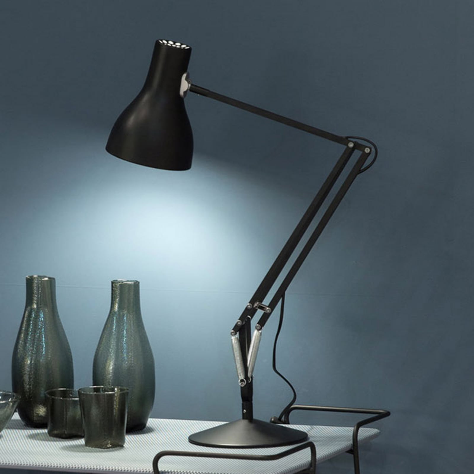 Bordlampe Type 75 aluminium svart E27 forfra