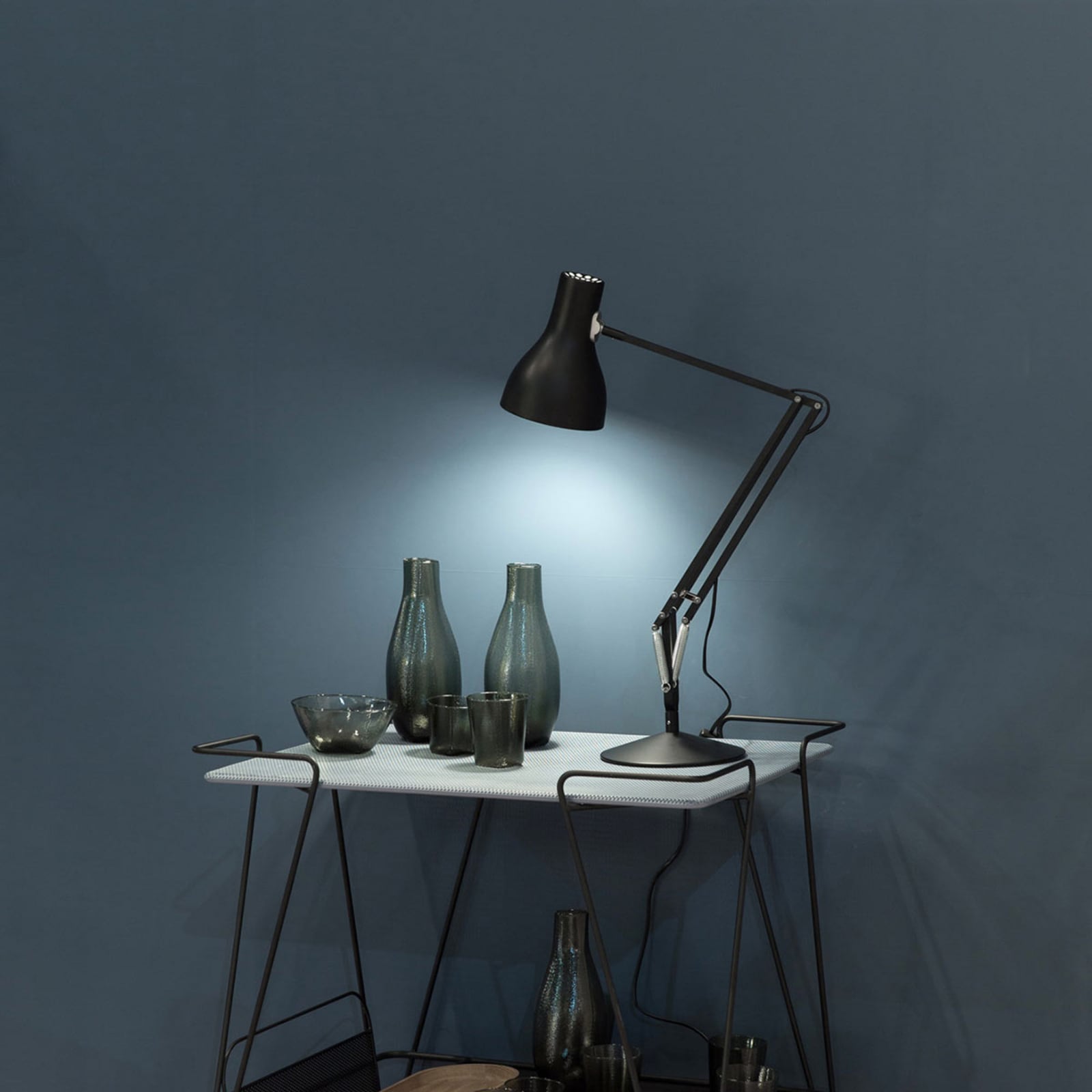 Bordlampe Type 75 aluminium svart E27 bakside