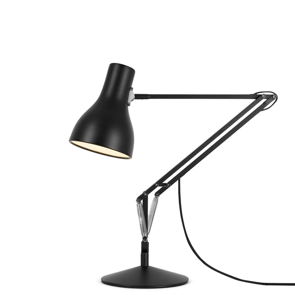 Nærbilde av lampehode på bordlampe Type 75 aluminium svart E27