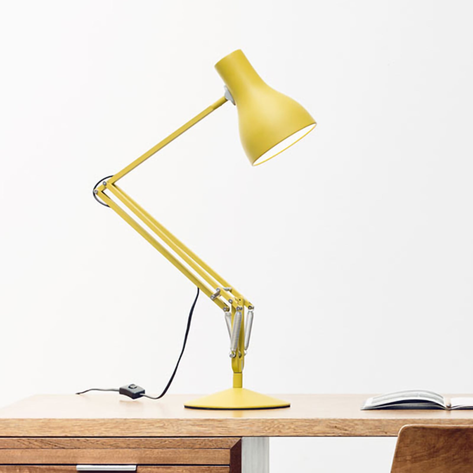 Bordlampe Type 75 Margaret Howell gul E27 forfra