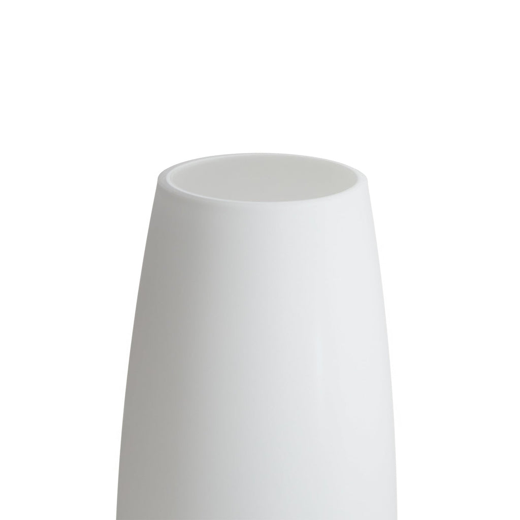 Bordlampe Tyra glass dimbar G9 montert i stue