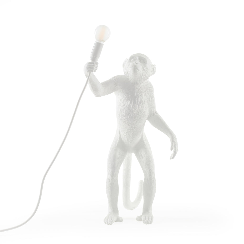 Dekorativ bordlampe Monkey Lamp stående figur hvit E14 forfra