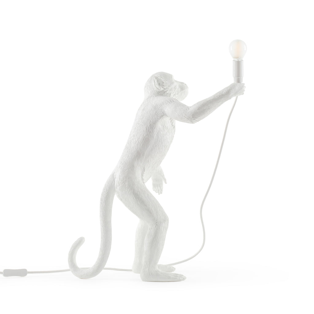 Detalj av Dekorativ bordlampe Monkey Lamp stående figur hvit E14