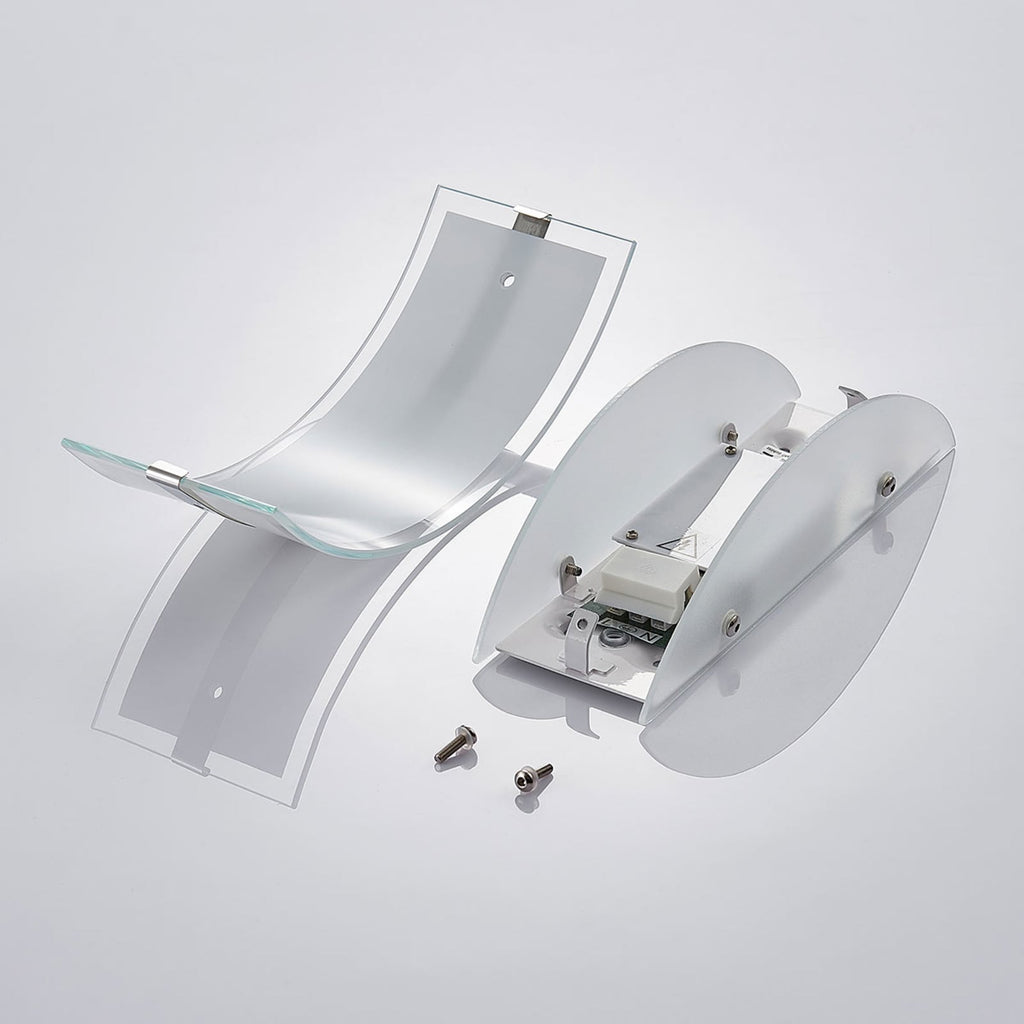 LED vegglampe Zinka hvit glass og krom designdetalj