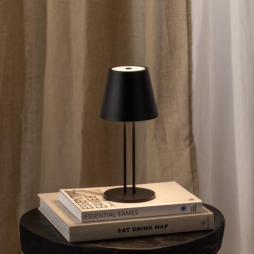 Detalj av LED oppladbar bordlampe Janea TWIN svart metall