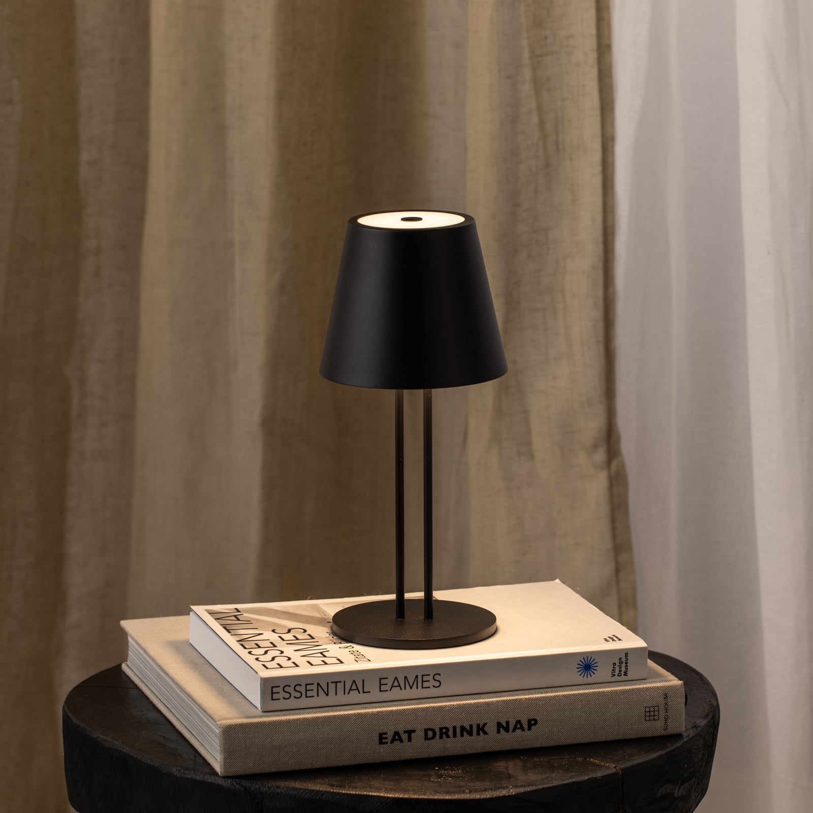 Detalj av LED oppladbar bordlampe Janea TWIN svart metall
