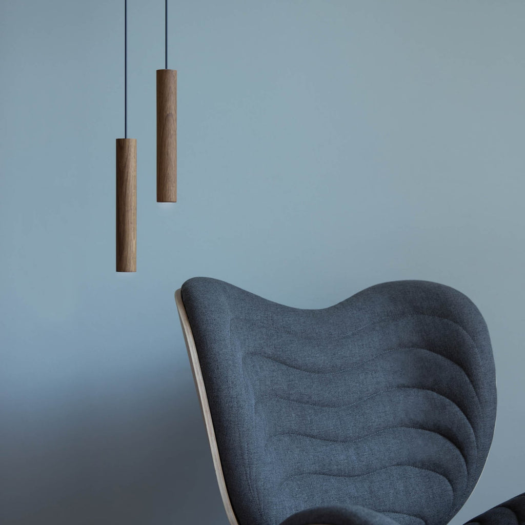 Detalj av LED pendellampe Chimes Tall mørk eik