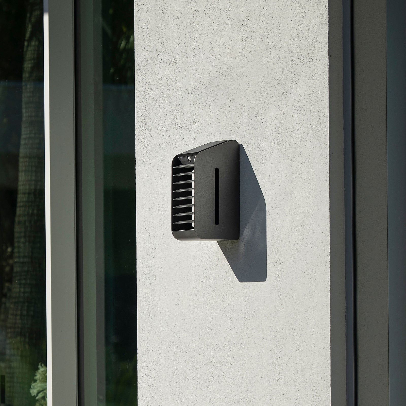 Detalj av LED solcelle-vegglampe Corner aluminium grå dimbar IP55