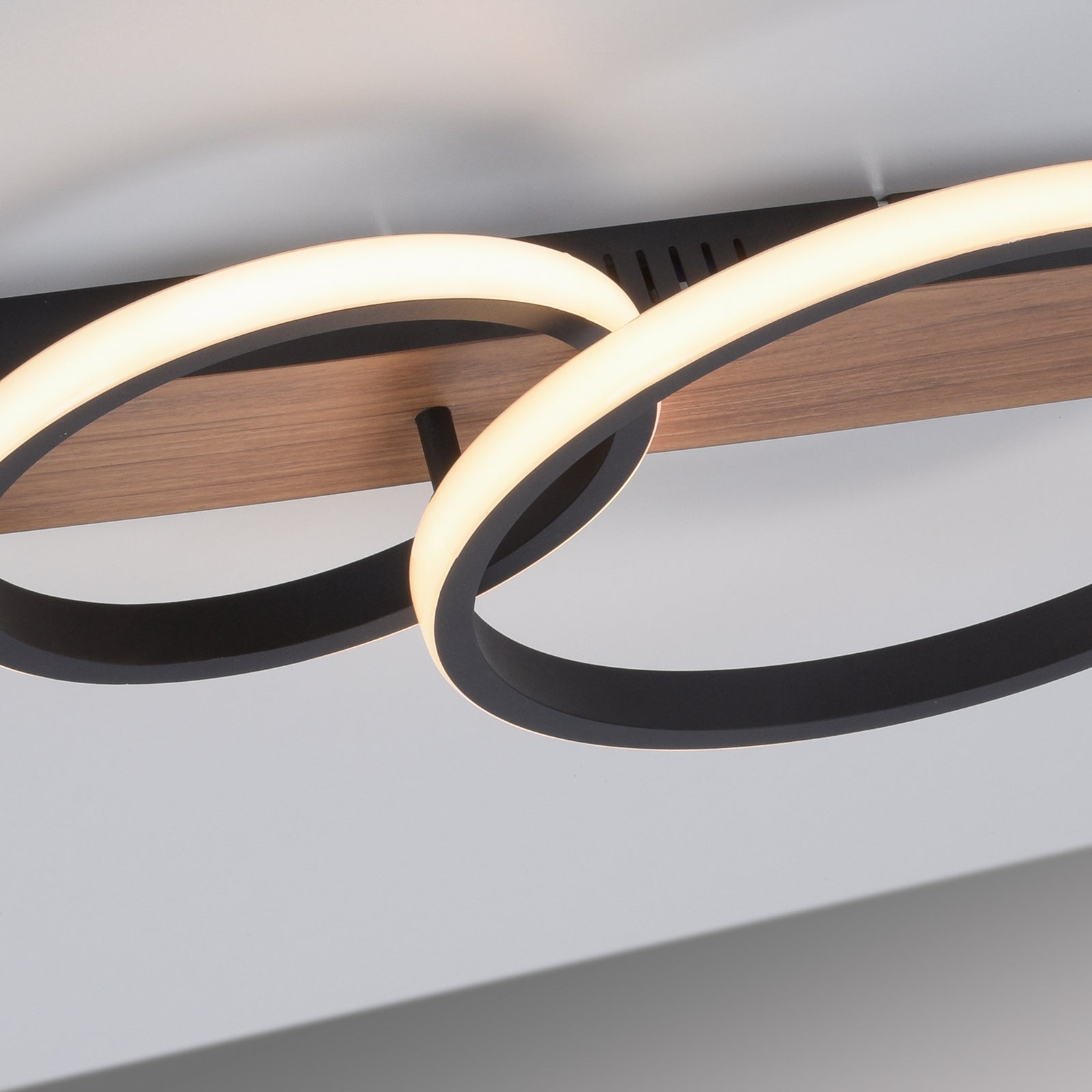 Detalj av LED taklampe Trooper 2-lys tredekor svart 53 cm
