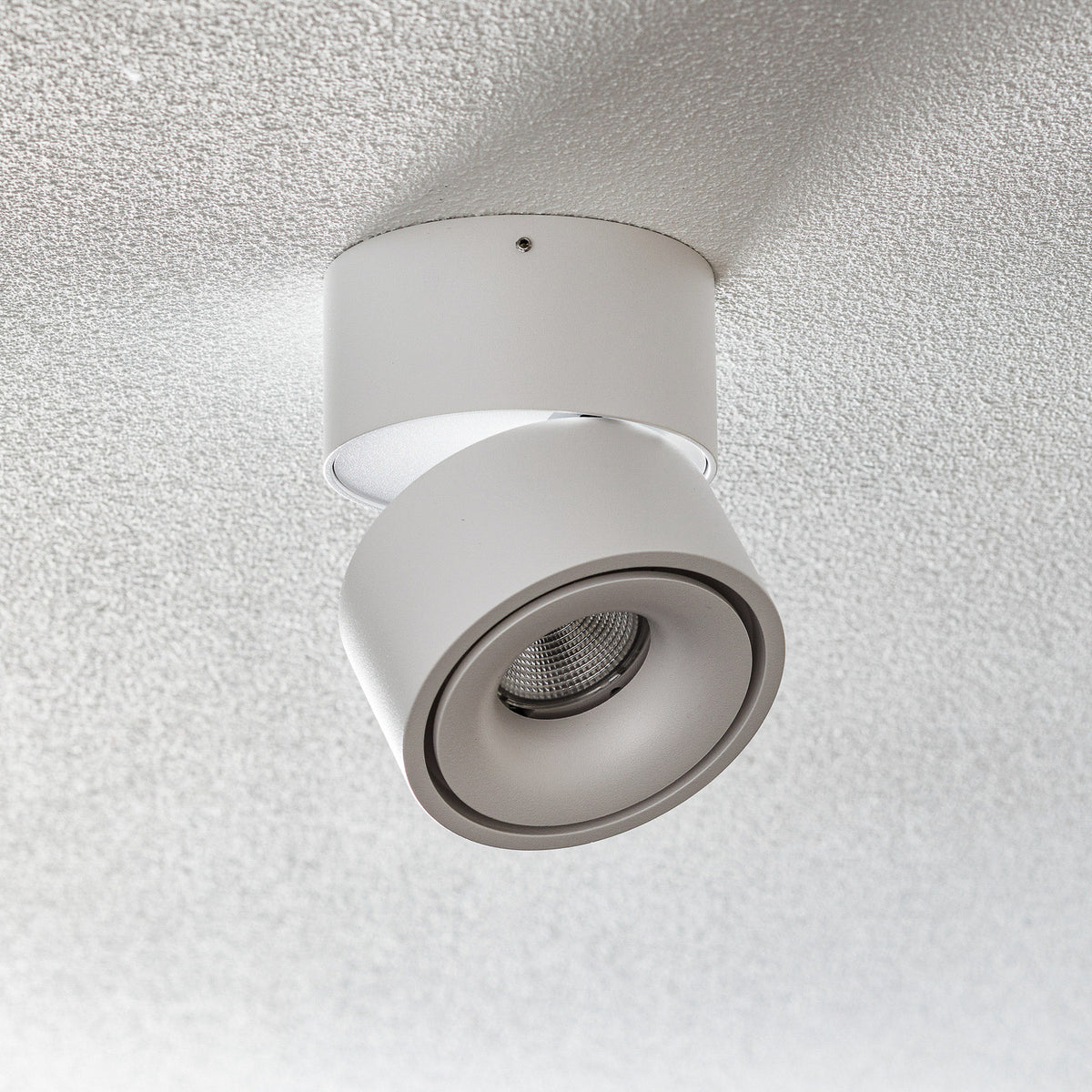 Detalj av LED takspot Clippo aluminium dimbar Ø10 cm 14W hvit