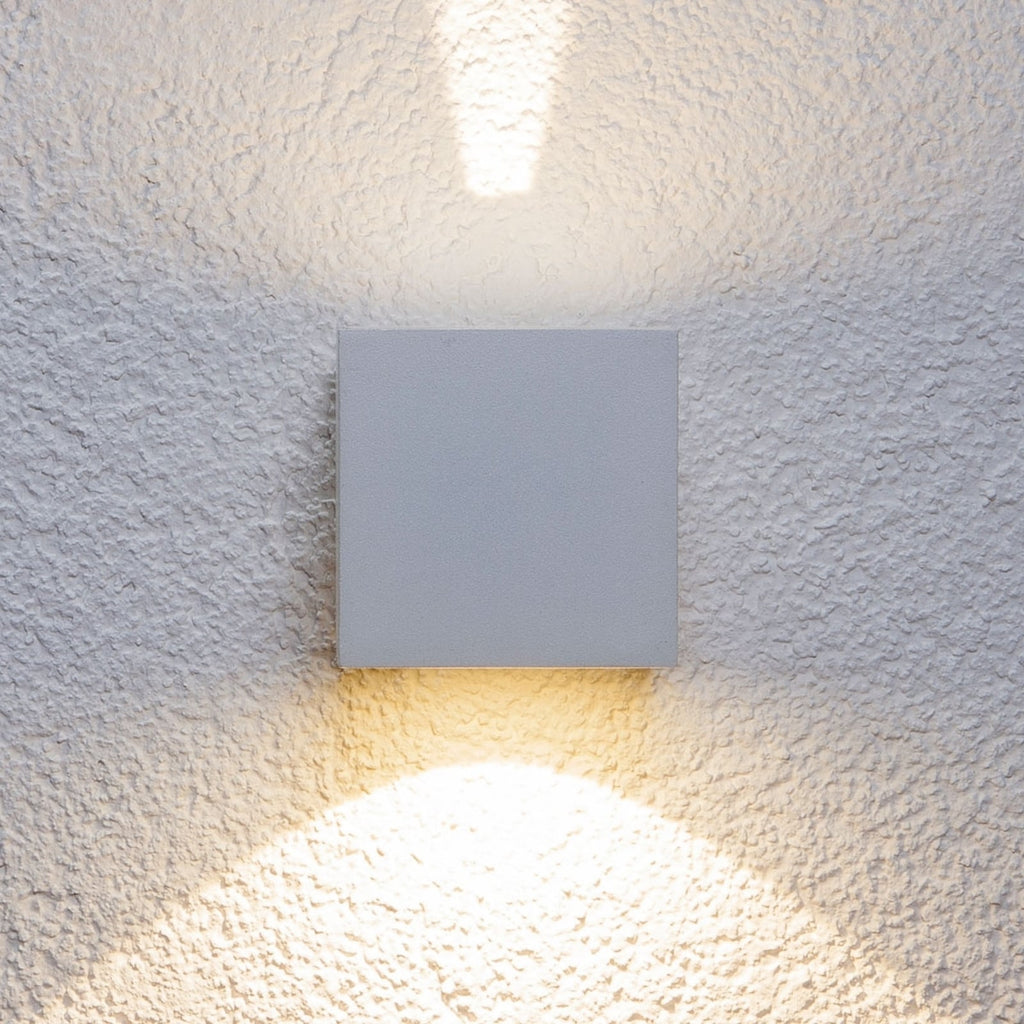 Detalj av LED utevegglampe Jarno hvit aluminium