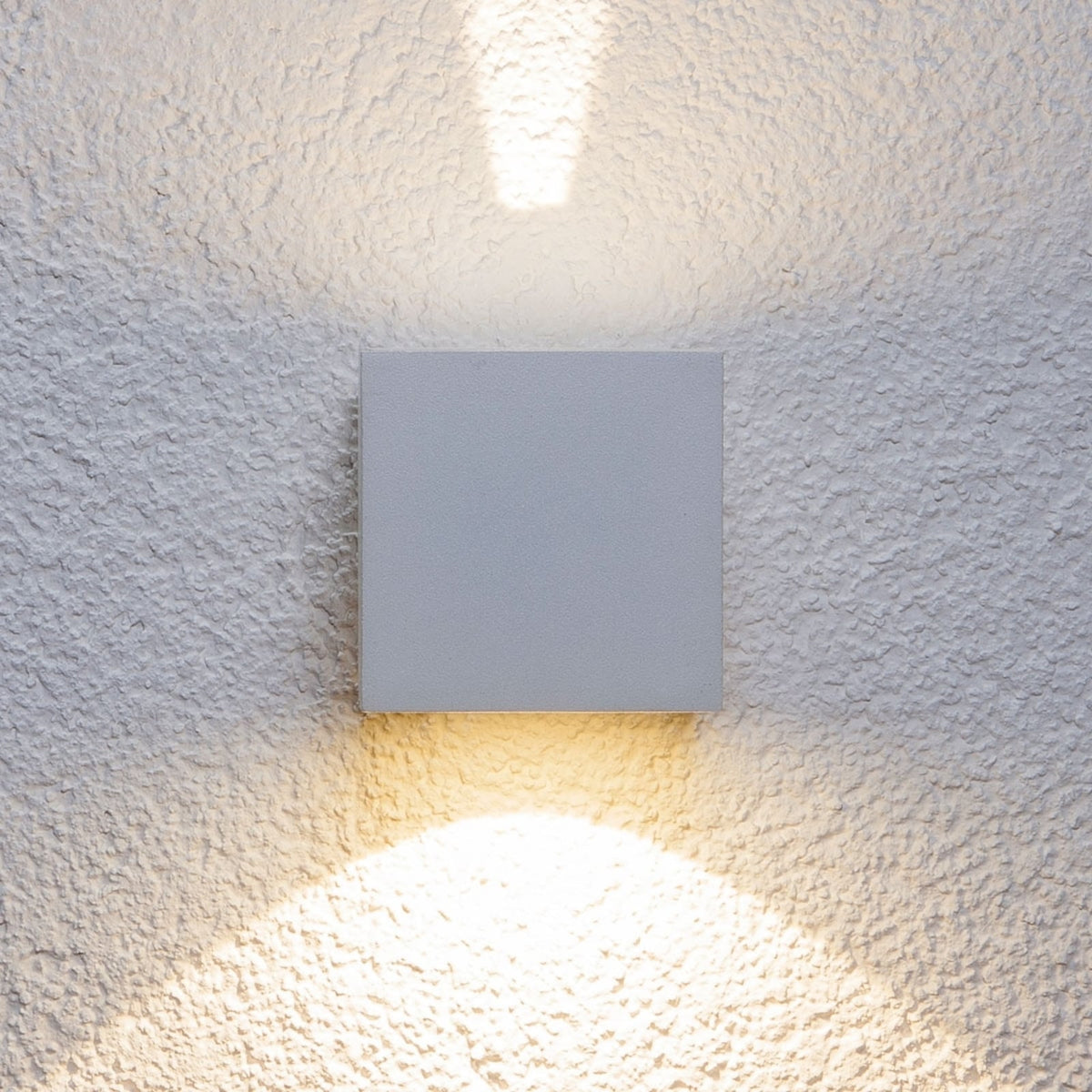 Detalj av LED utevegglampe Jarno hvit aluminium