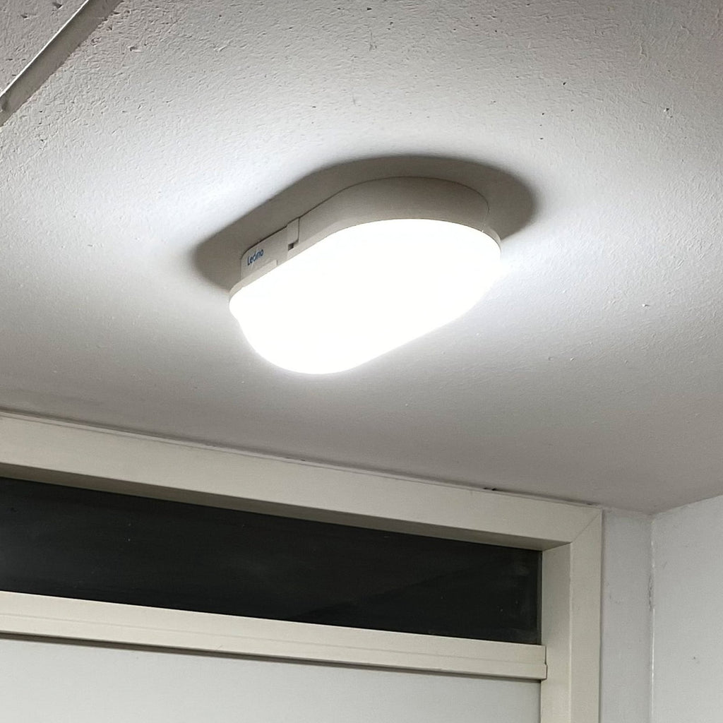 Detalj av LED utevegglampe Schwabing XXL oval hvit