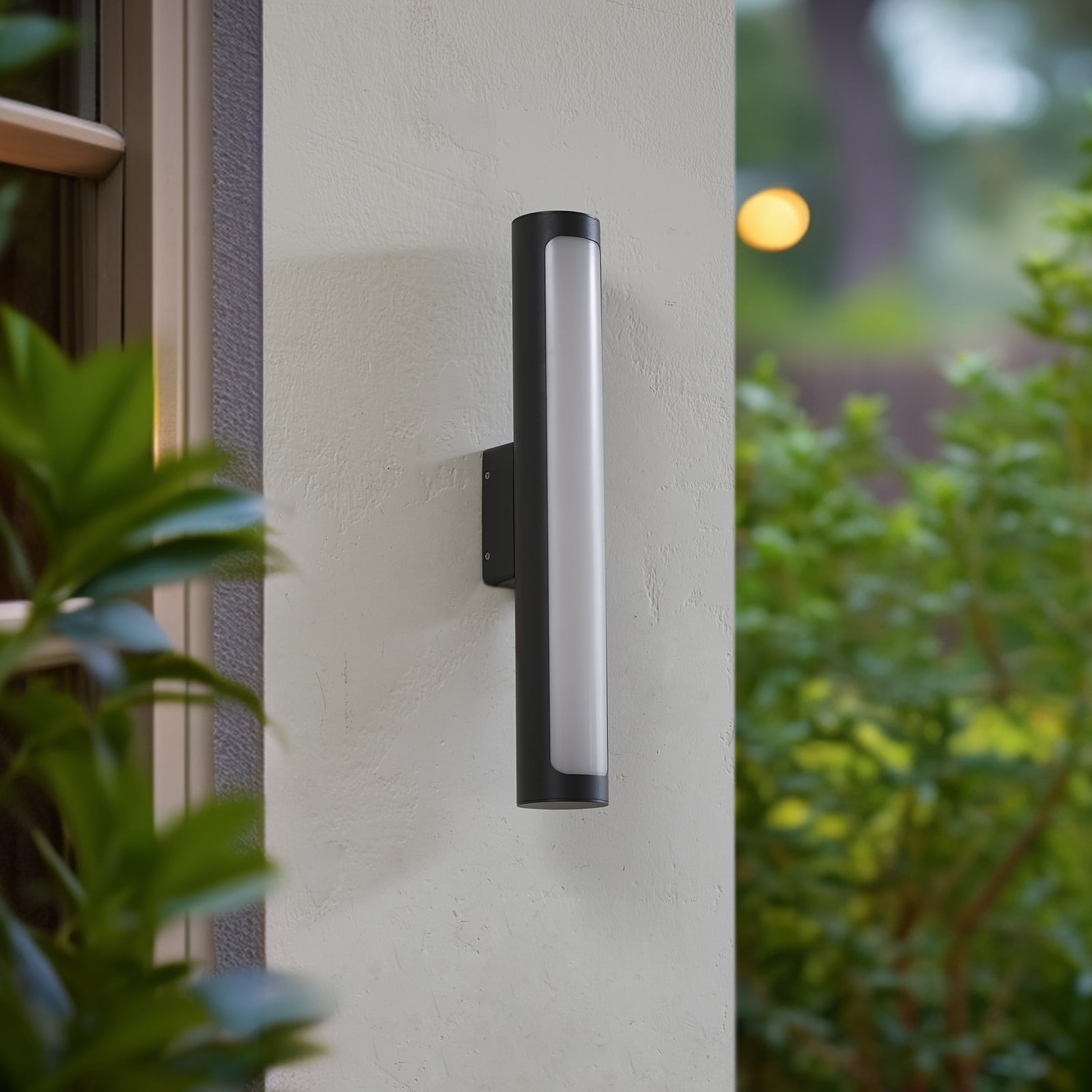 Detalj av LED utevegglampe Tuberia antrasitt