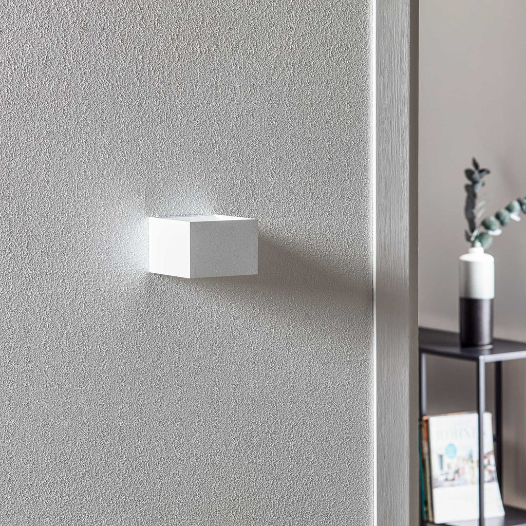 Detalj av LED vegglampe Logs In opp og ned dimbar hvit