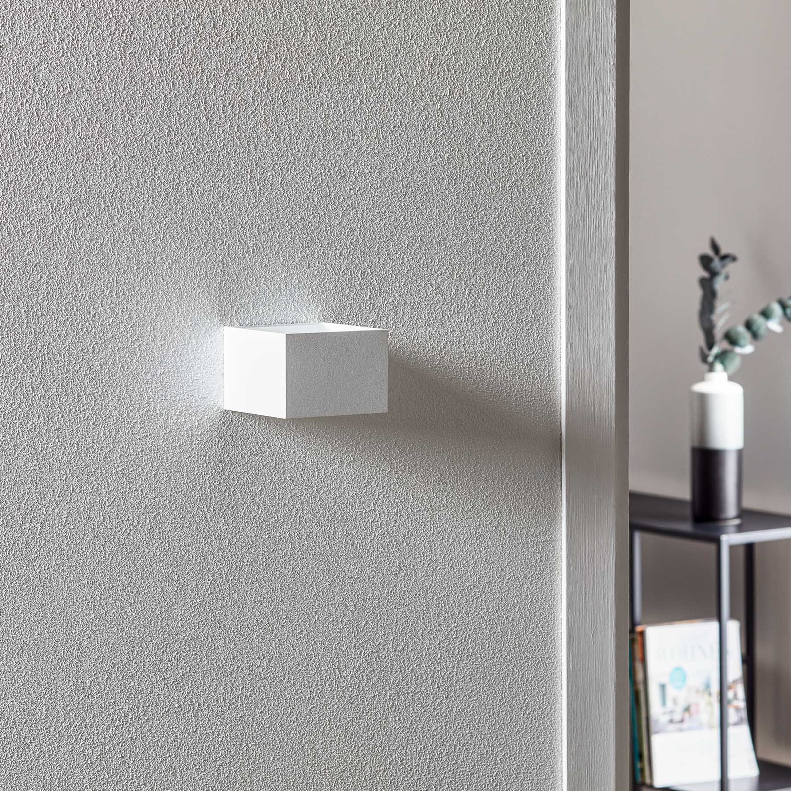 Detalj av LED vegglampe Logs In opp og ned dimbar hvit