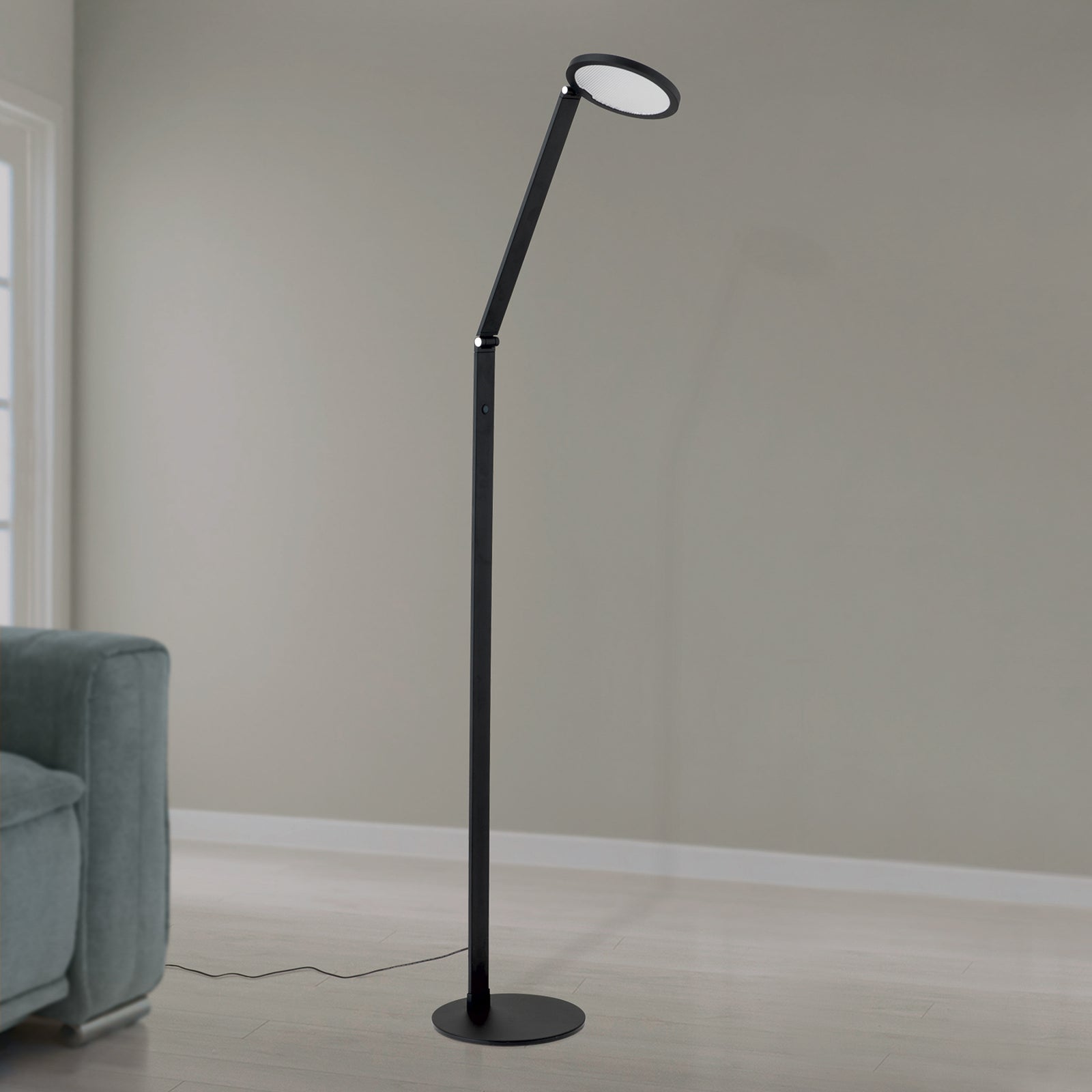 Detalj av touchdimmer på LED gulvlampe Fati svart