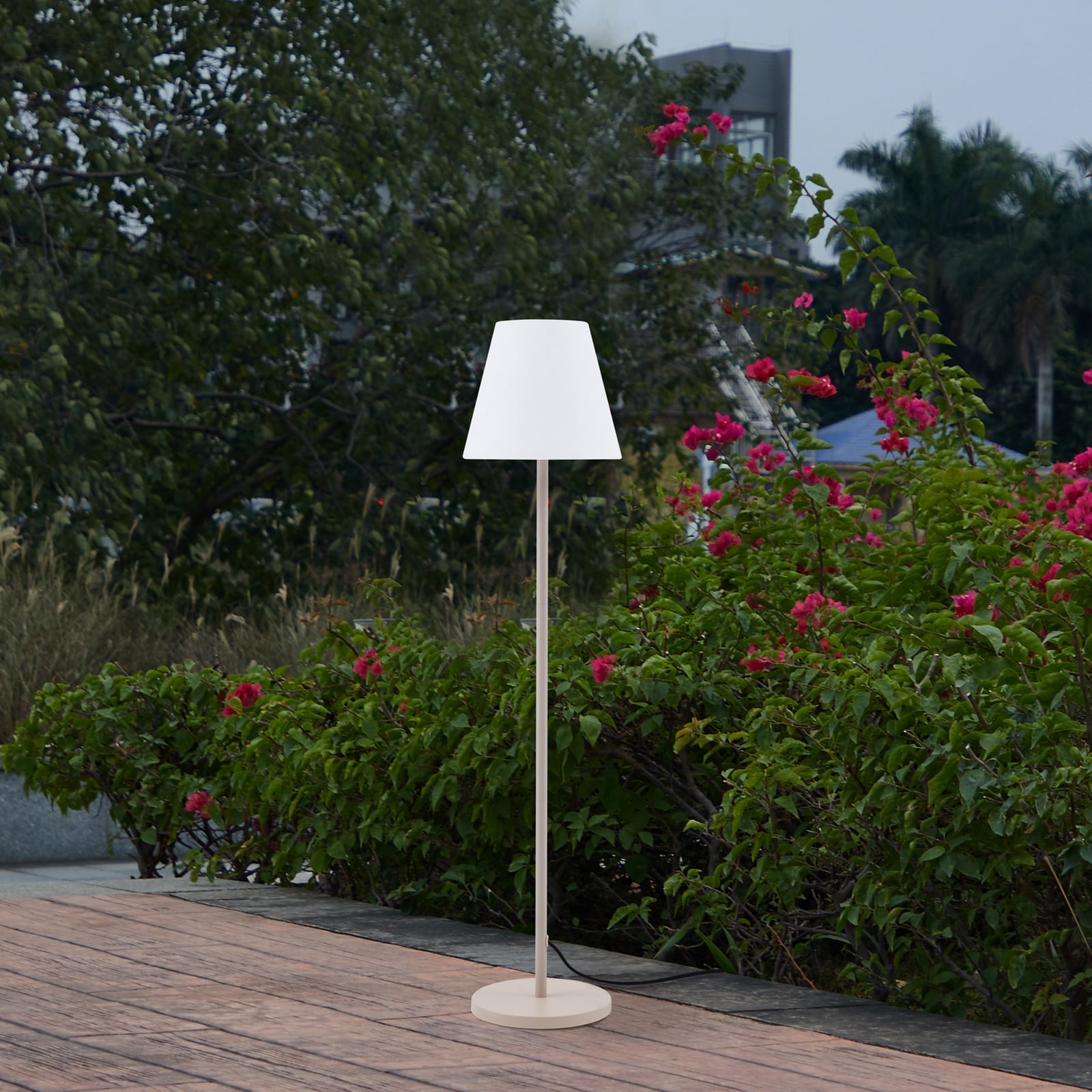 Detalj av Utegulvlampe Jaimy beige/hvit metall
