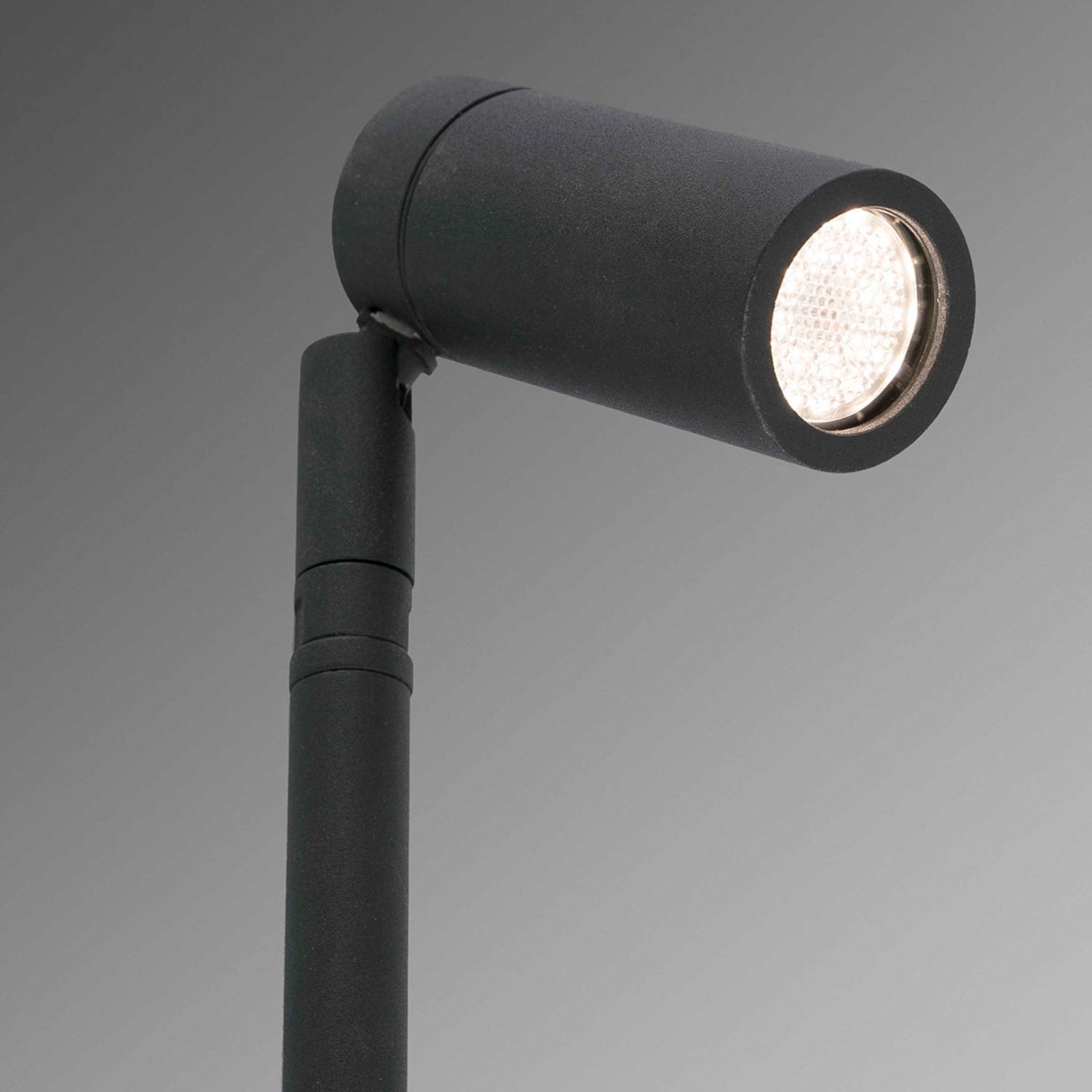 Detaljbilde av LED jordspydspot Seth-60 svart
