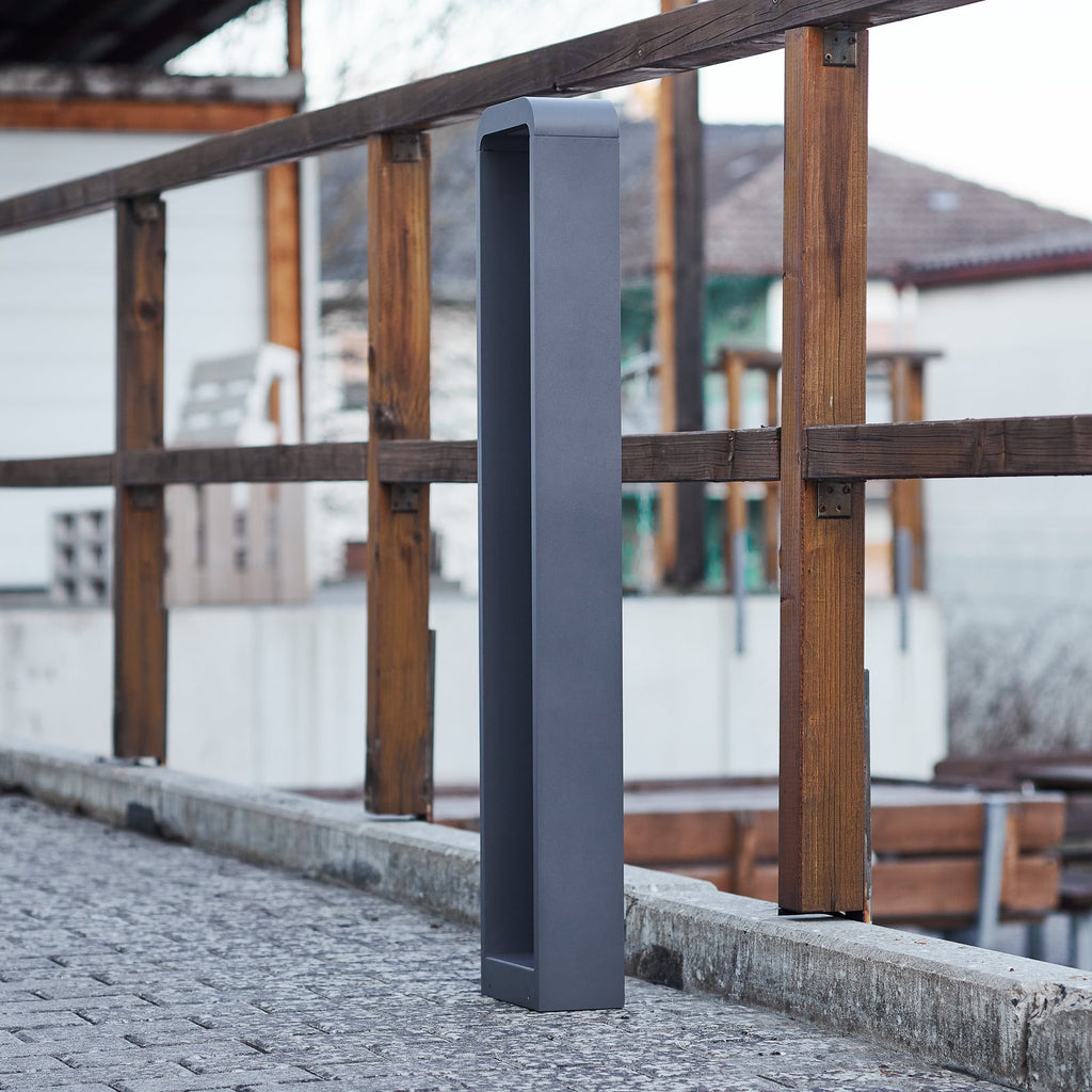 Detalj av Emima LED sti-lampe aluminium mørkegrå 100 cm