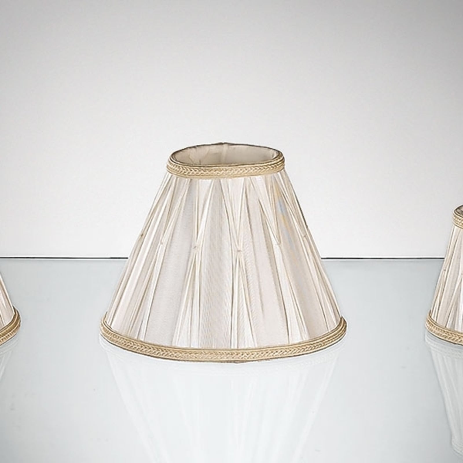 Erstatningsskjerm plissé krem Ø23 cm for bordlamper - ORION forfra