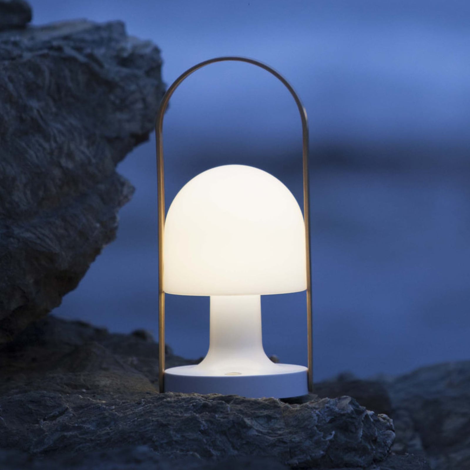 FollowMe oppladbar LED bordlampe svingbar 29 cm - MARSET vist i rommiljø