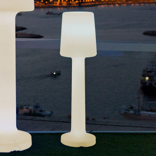 Gulvlampe Carmen hvit rillet skjerm Ø31 cm foran