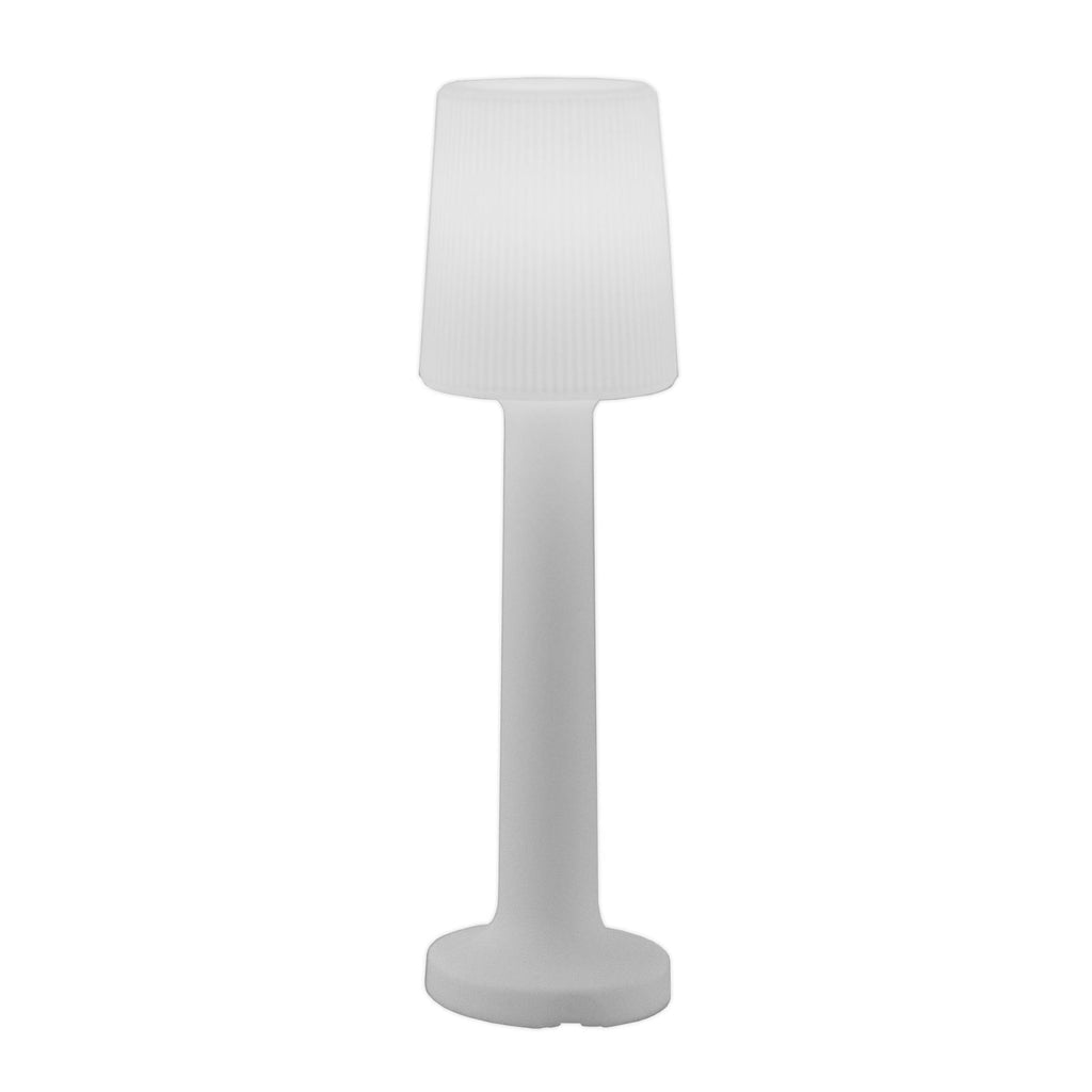 Detalj av rillet skjerm på Gulvlampe Carmen hvit