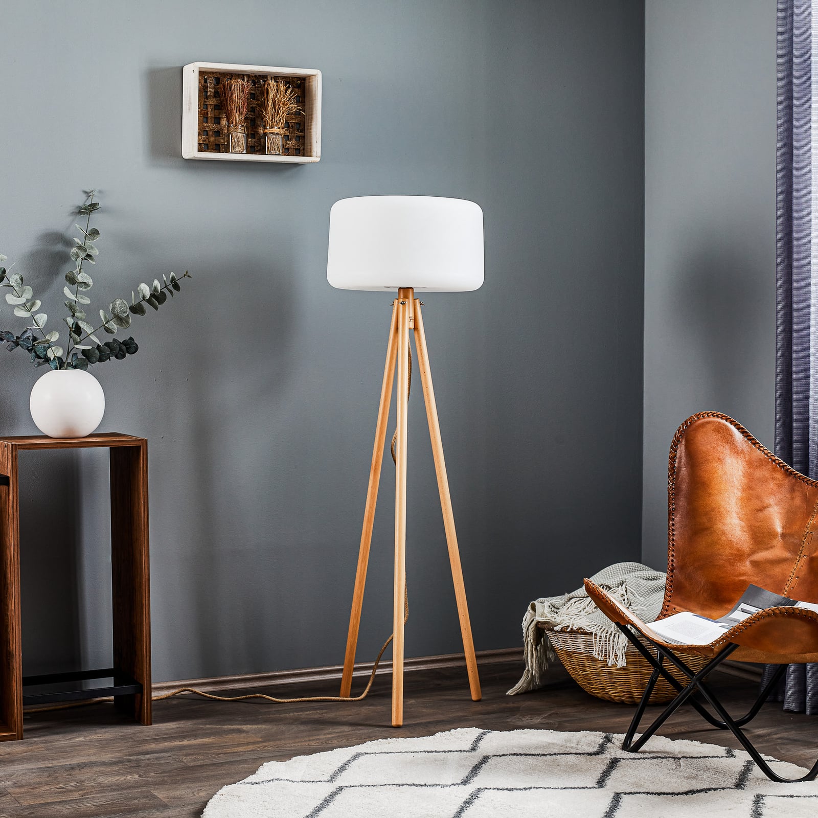 Gulvlampe Chloe trebein tre hvit IP65 dimbar 140 cm detalj av skjerm