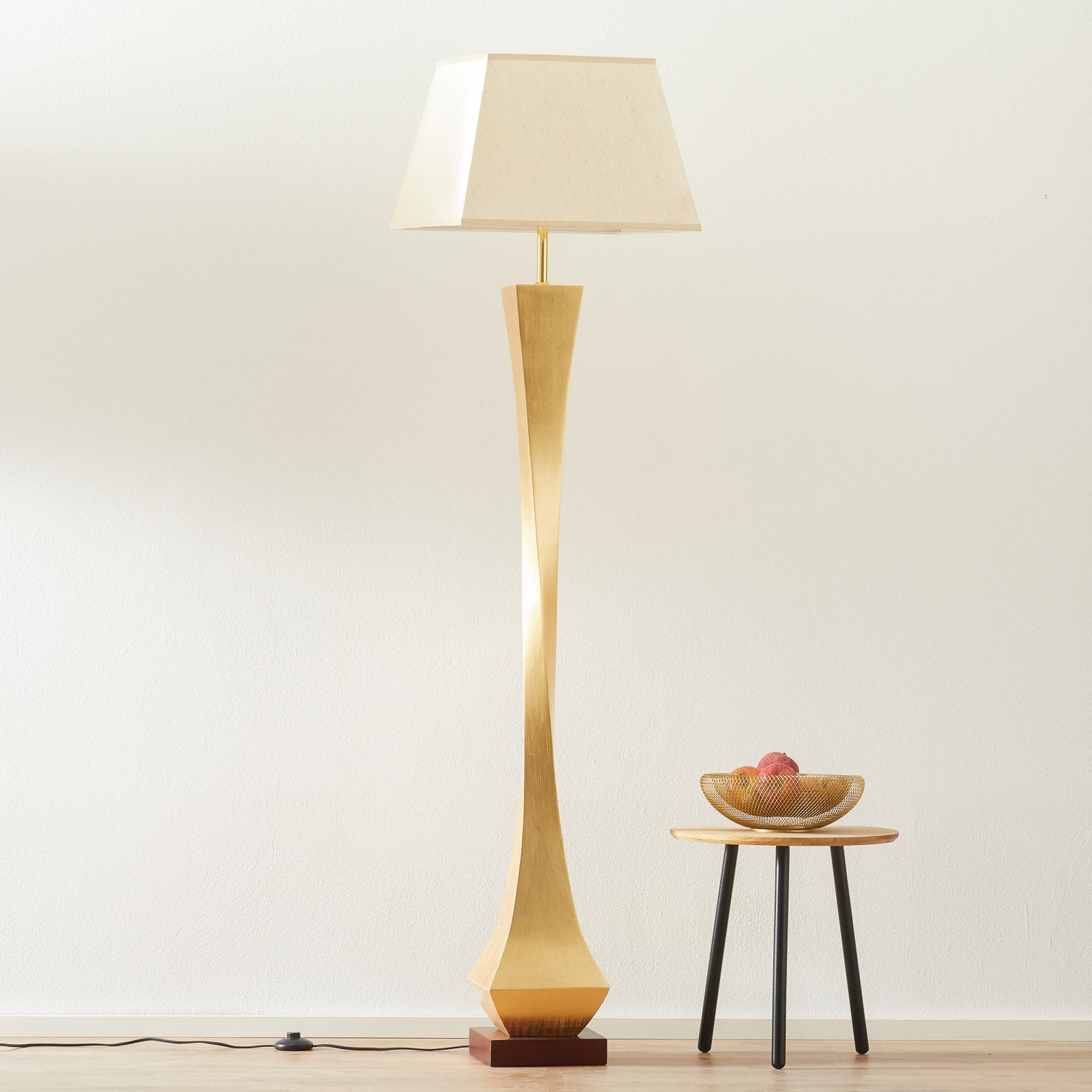 Gulvlampe Deco silke valnøtt gull beige bakside