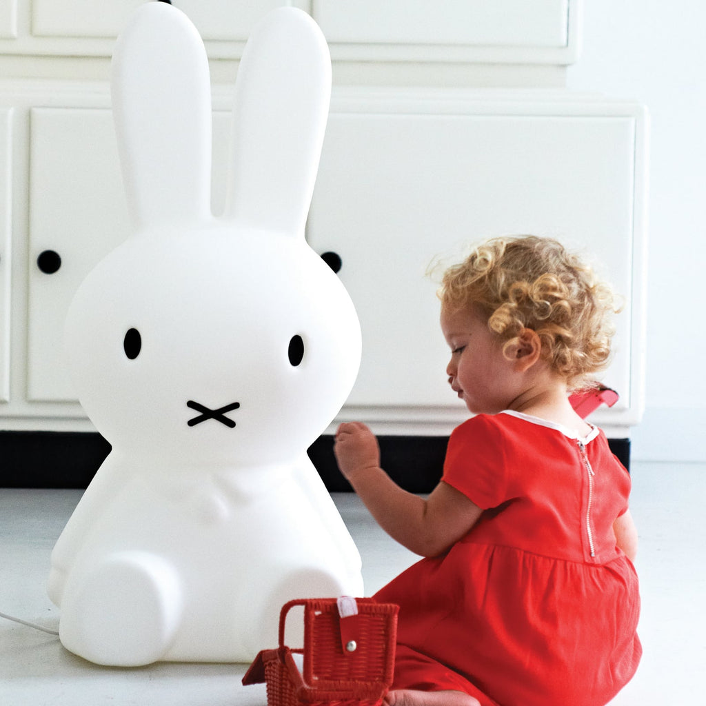 Gulvlampe Miffy High Light barnelampe dimbar hvit bakside