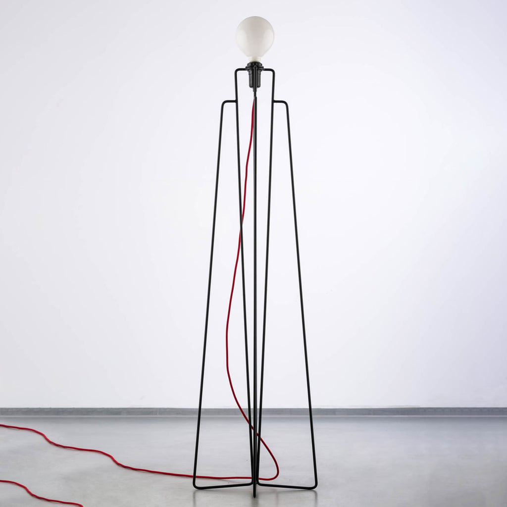 Gulvlampe Model M1 stål og opalglass svart E14 forfra